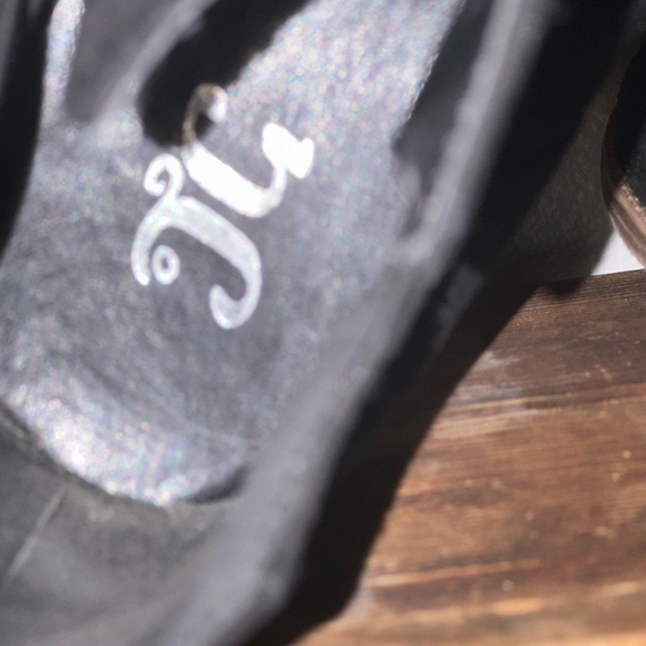 JG Black Velvet booties in perfect condition. - Picture 4 of 6